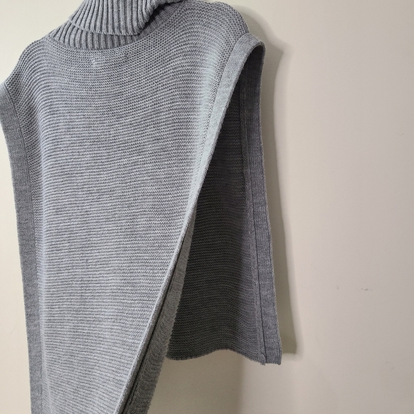 BCBGeneration gray cable knit turtle neck shrug/wrap,  O/S - Picture 3 of 7